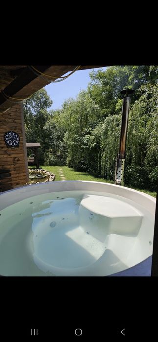 Cabană de închiriat cu lac si ciubăr