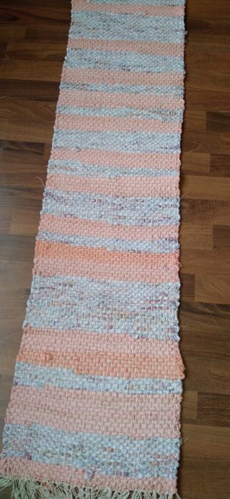 Covorașe lucrate manual.