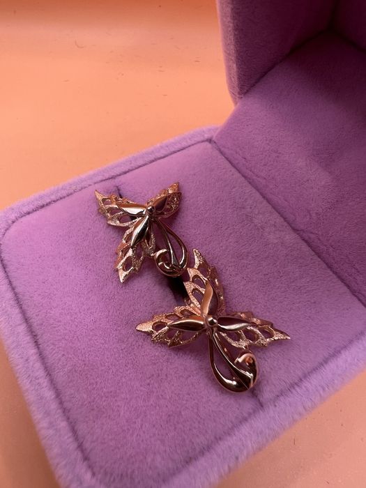 Продам золотые серьги.