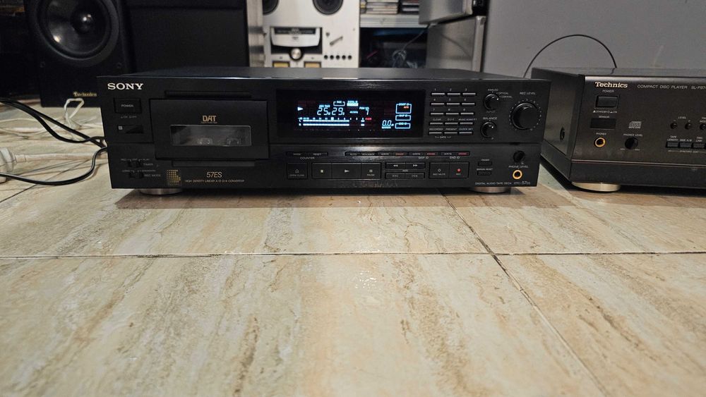 DAT Sony DTC-57ES negru, functional, stare foarte buna, cu test video!