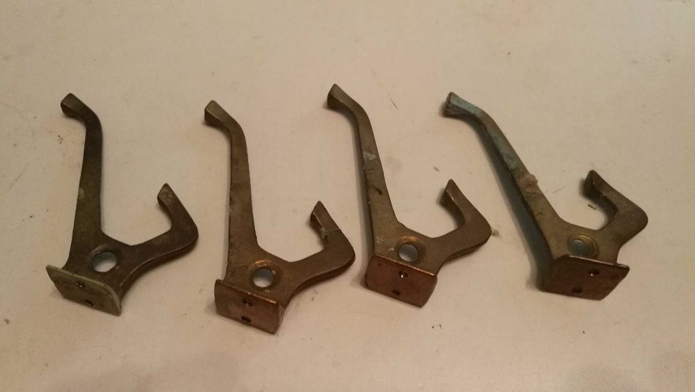 Стари бронзови закачалки
