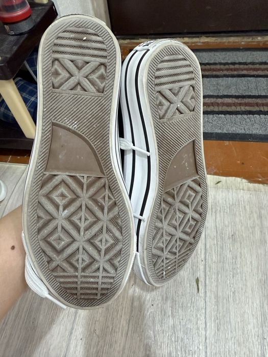 Кеды кроссовки продается