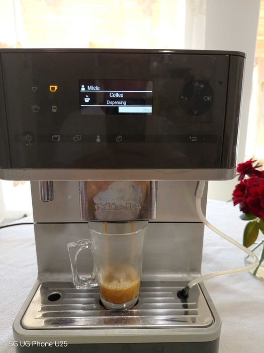 Автоматична кафемашина Miele CM6310 сива.