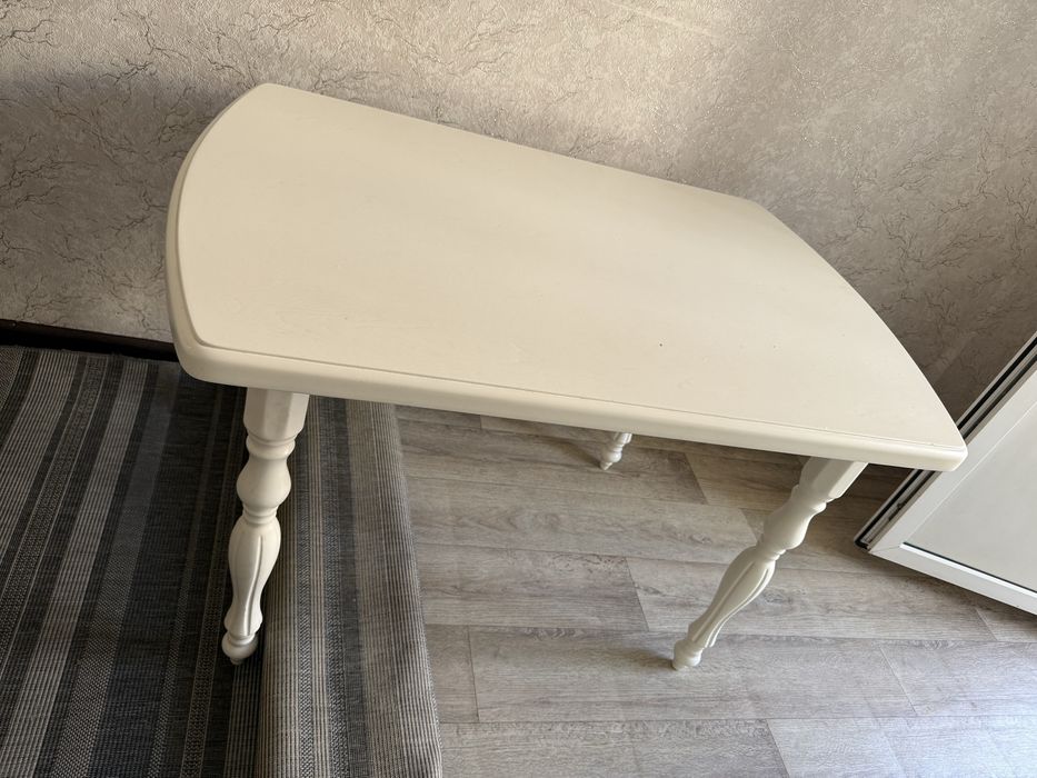 Продам обеденный стол