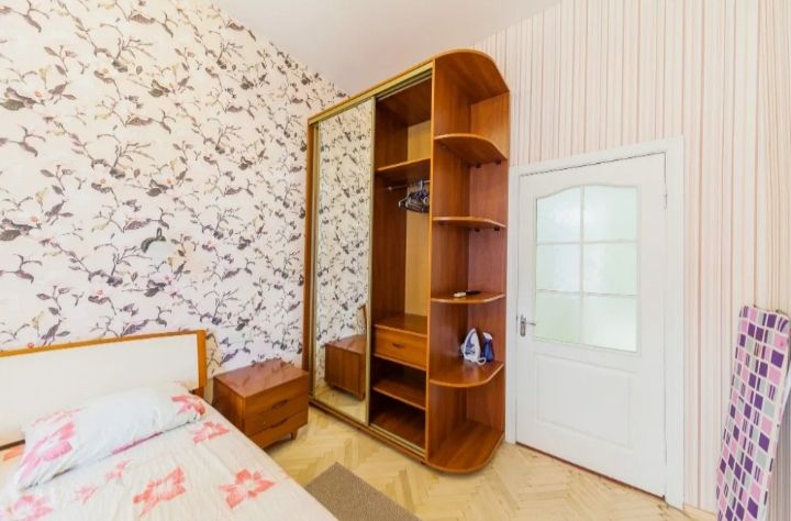 Сарыарка 11-Кенесары,  2ч 2000