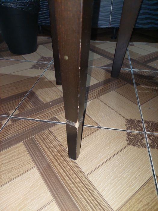 Обеденный стол со стульями