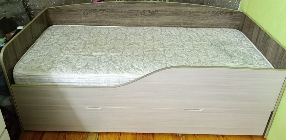 Кровать в хорошем состоянии