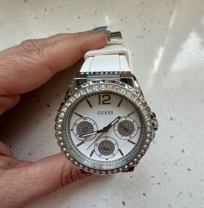 GUESS дамски часовник 40мм перфектен