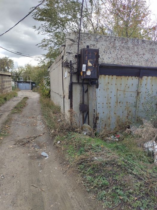 Гараж в районе Депо из плит.