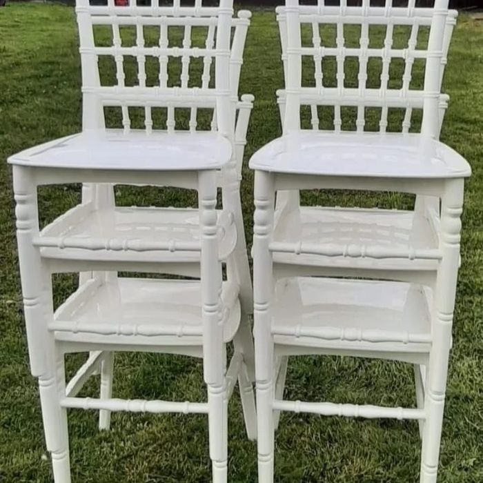 inchiriem Scaune Chiavari alb lucios