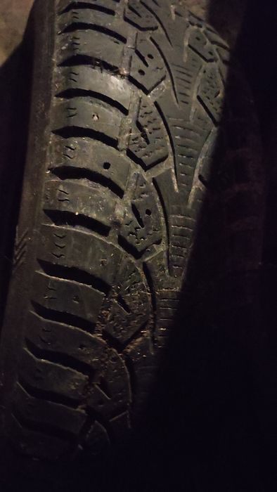 Vând cauciucuri cu sau fara jenți