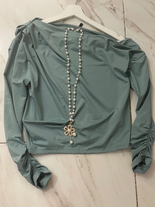 Bluză cu umăr lăsat