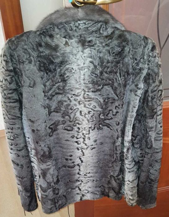продам шубу каракульча свакара Bourtsos