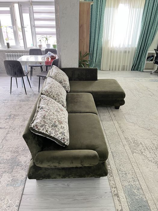 Продается диван в отличном состояний