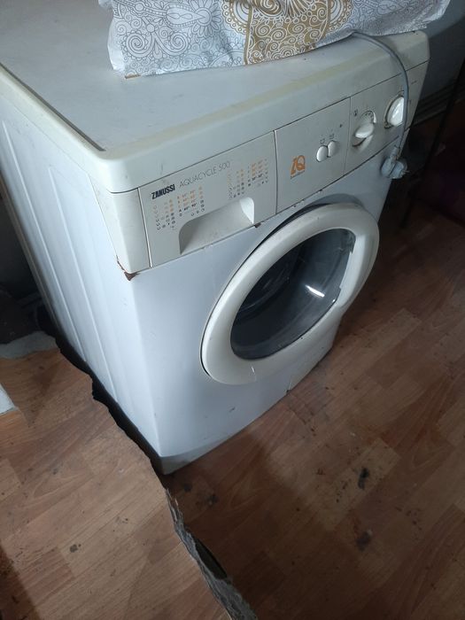 Продам стиральную машинку Зануси,