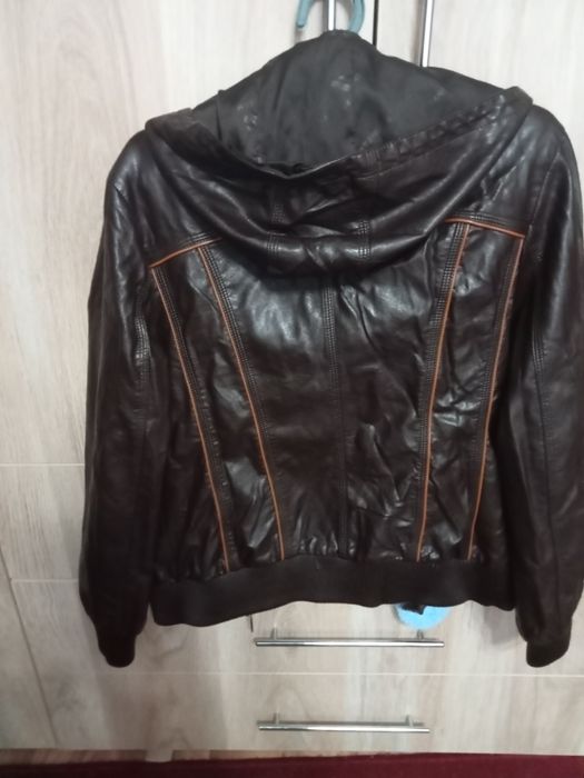 Кожаная женская куртка
