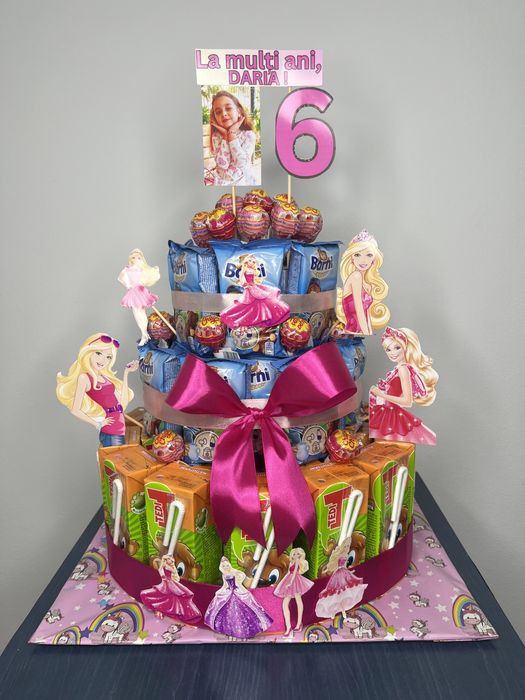 Tort din dulciuri ambalate