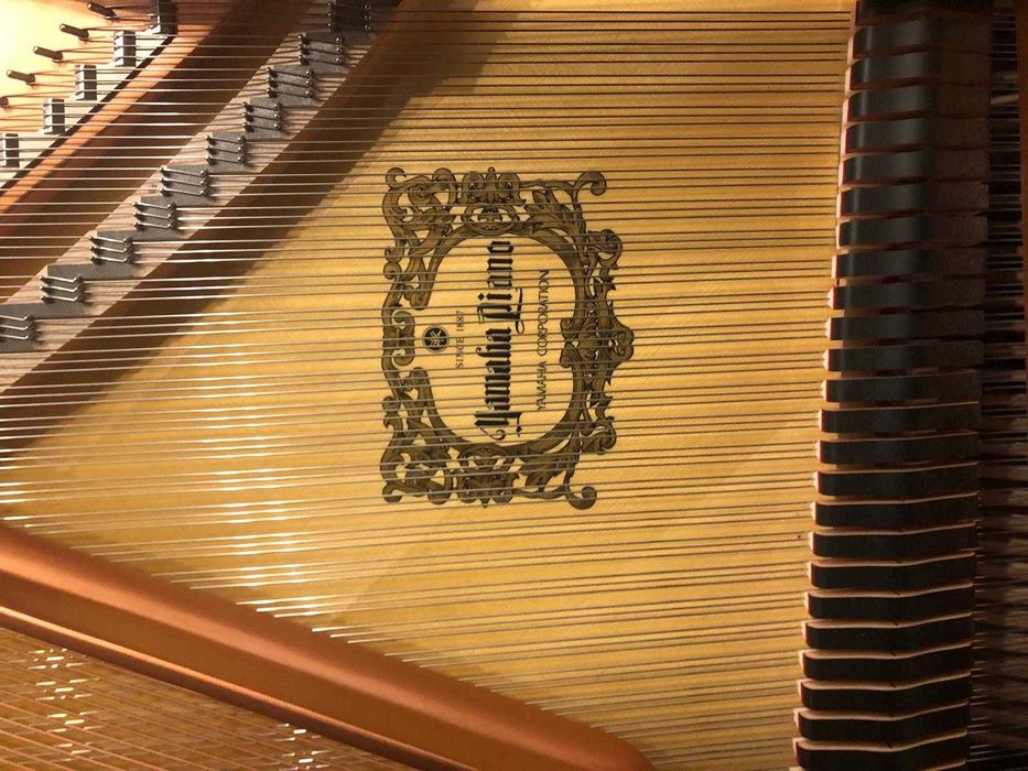 Vand pian Yamaha (practic nou) la un pret mai mic decat in magazin