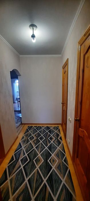 Сдам ДЕВУШКЕ комнату с подселением в центре