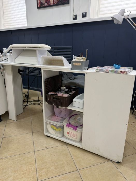 Продам стол для мастера маникюра