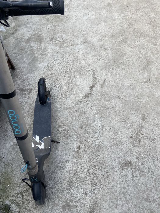 Vand trotineta electrica în stare foarte buna