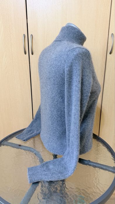 Пуловер  поло Benetton.100%кашмир. Размер М