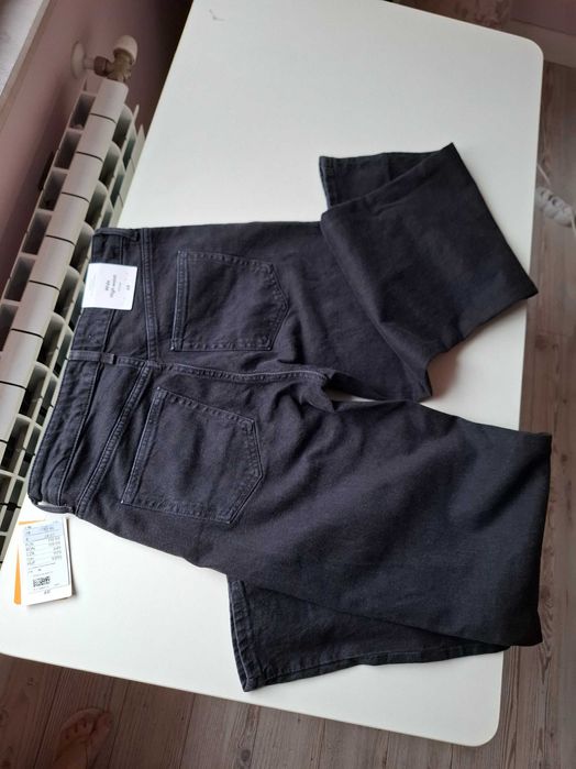 Чисно нови черни дънки на H&M с широк прав крачол