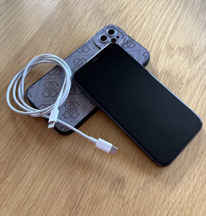 Телефон IPhone 11