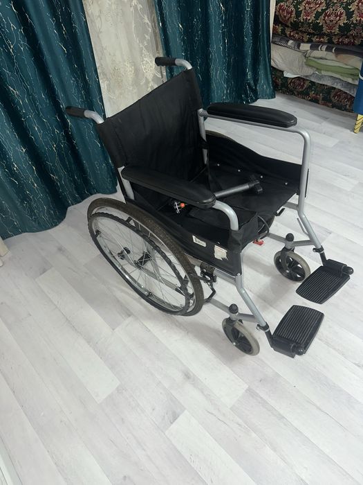 Продаю инвалидную коляску