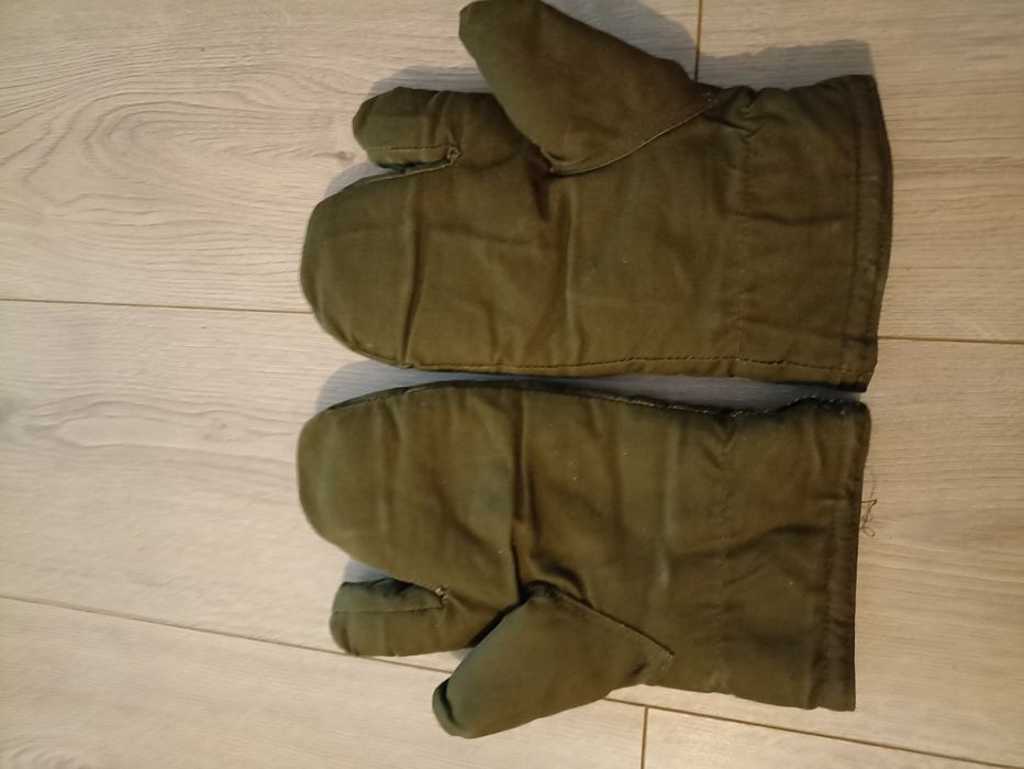 Vând mănuși vechi vintage