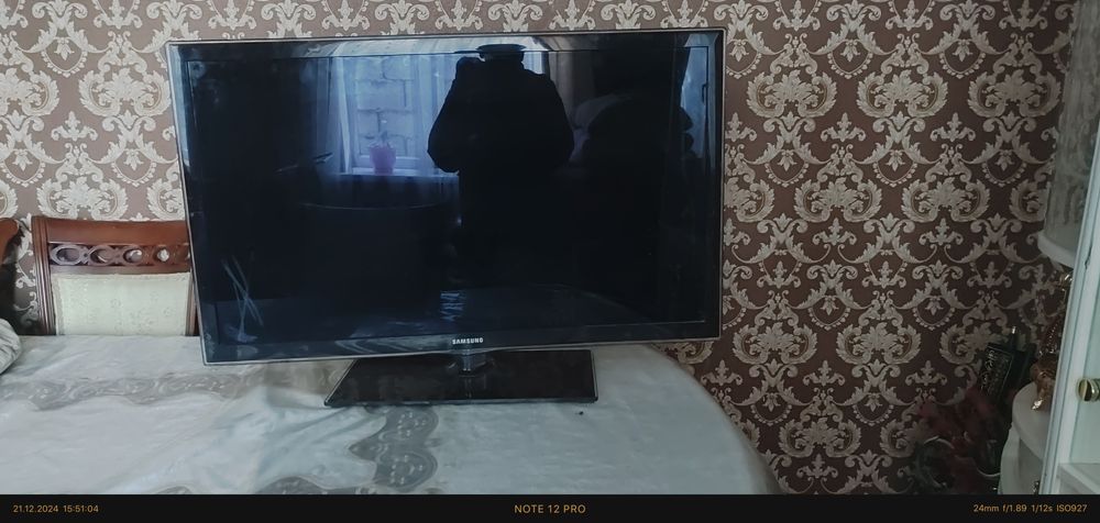 Продам телевизор Самсунг смарт tv