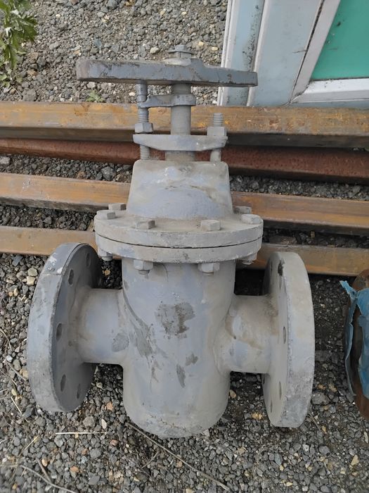 Продам задвижки разные