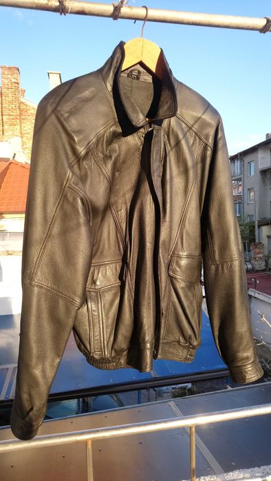 Продавам дамско кожено яке