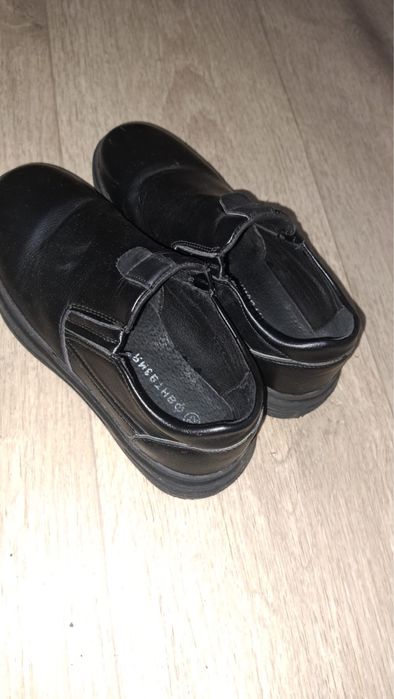 Продам детские туфли