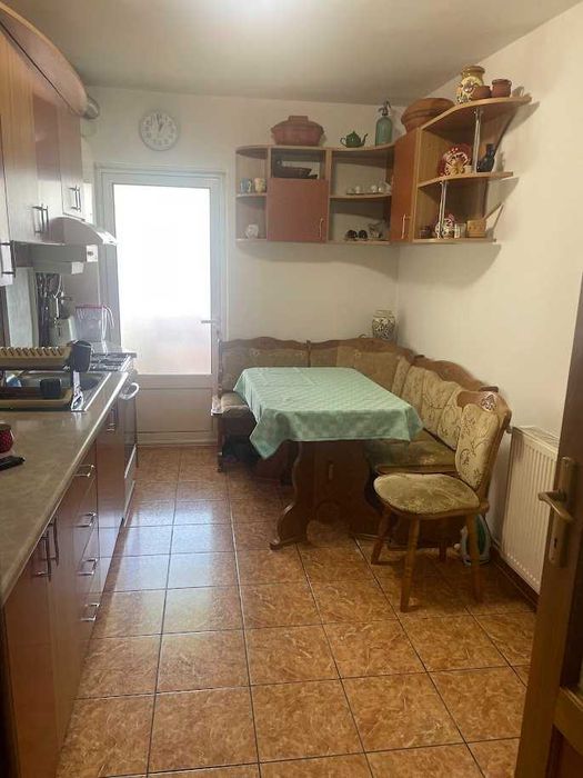 Apartament cu trei camere și garaj