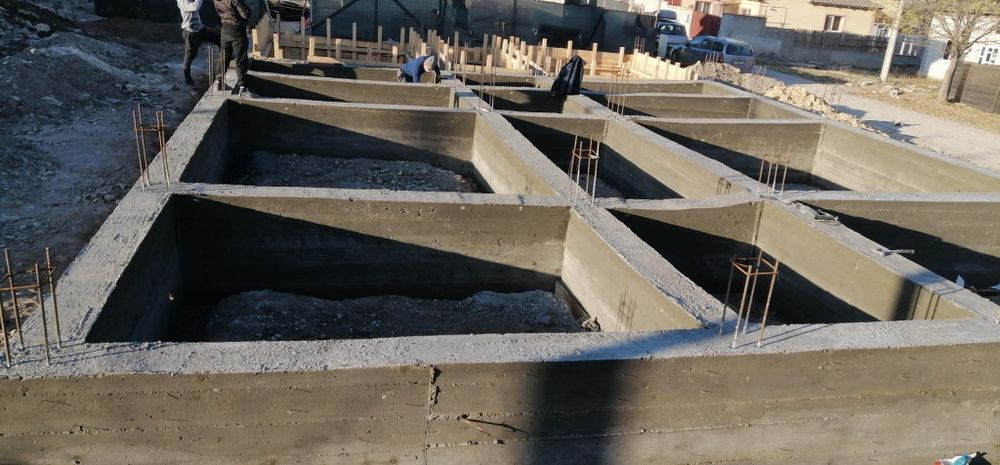 Executam lucrări în construcții case la rosu,placări  etc