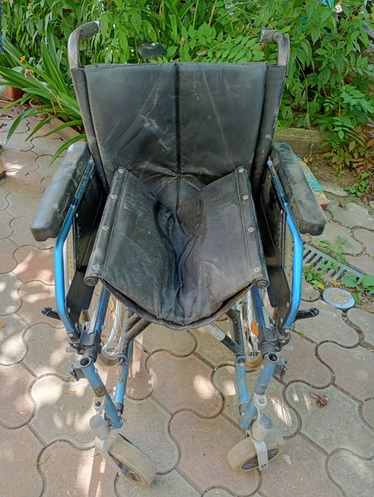 Vand carucioare  handicap pentru piese