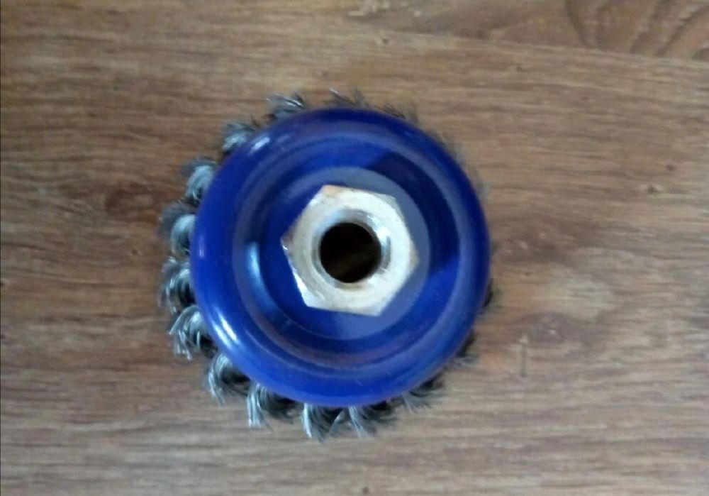 Perie cupa,pentru lustruire-decapare,pentru lemn/fier,diametru 70 mm