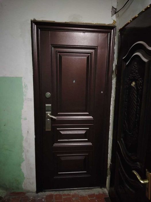 За канал. Продается уютная квартира.