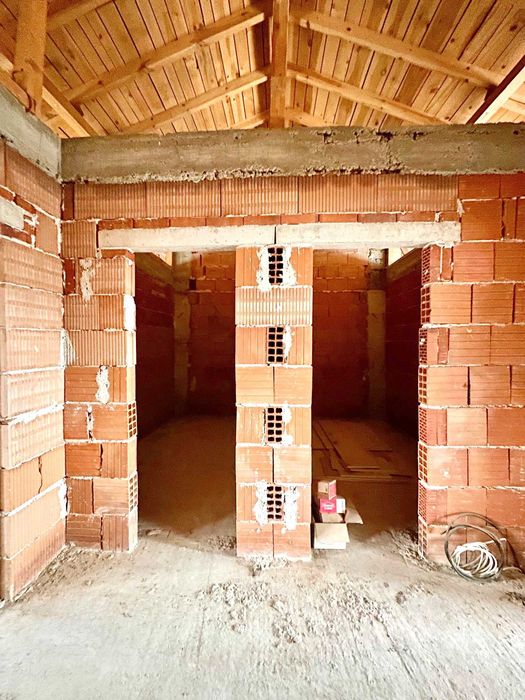 Нова къща с двор и гараж в с. Нови хан