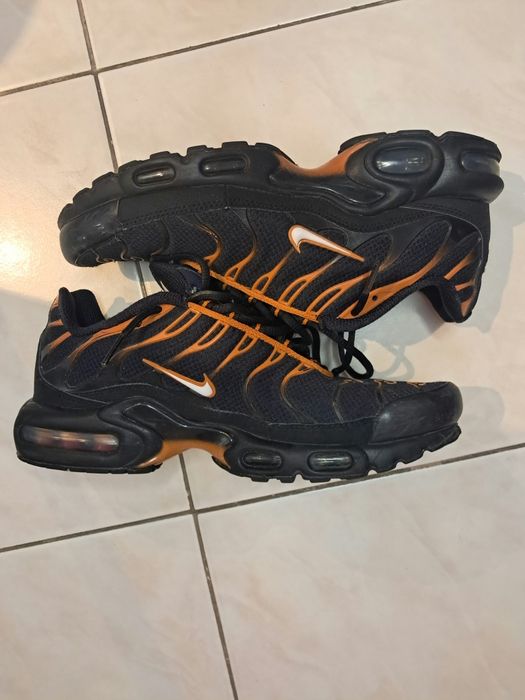 Оригинални Nike Air Max Plus (TN) – Размер 41 – Черно/Оранжево