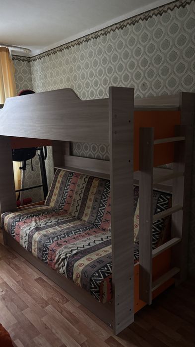 Продается кровать двухэтажный