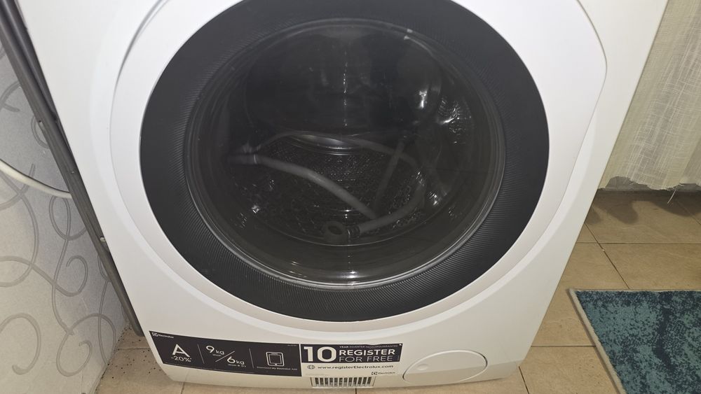 Пералня със сушилня с ТЕРМОПОМПА Electrolux PerfectCare 900 (9/6 кг) -