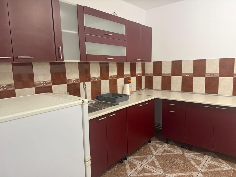 Inchiriez apartament 2 camere 100 mp