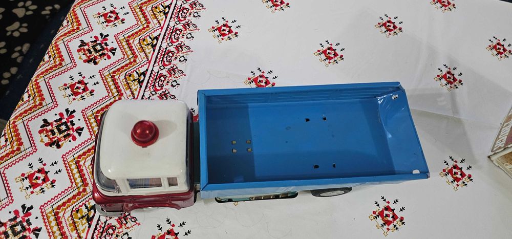 jucarie masina chinezeasca basculanta