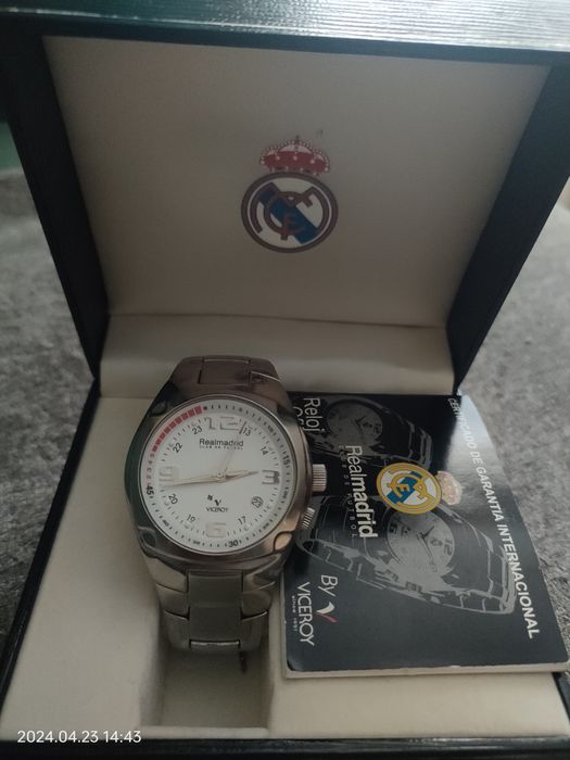 Продам фирменные ручные часы.