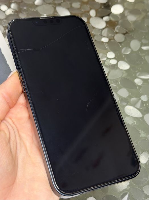 iPhone 13 128 GB  / Идеальное состояние