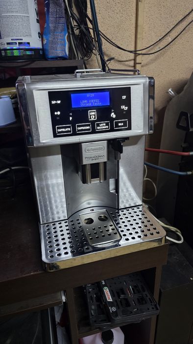 Vand expresor de cafea  automat delonghi primadonna avant