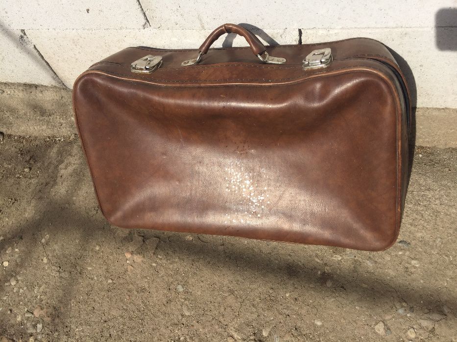 Geamantan vechi Colectie, Decor