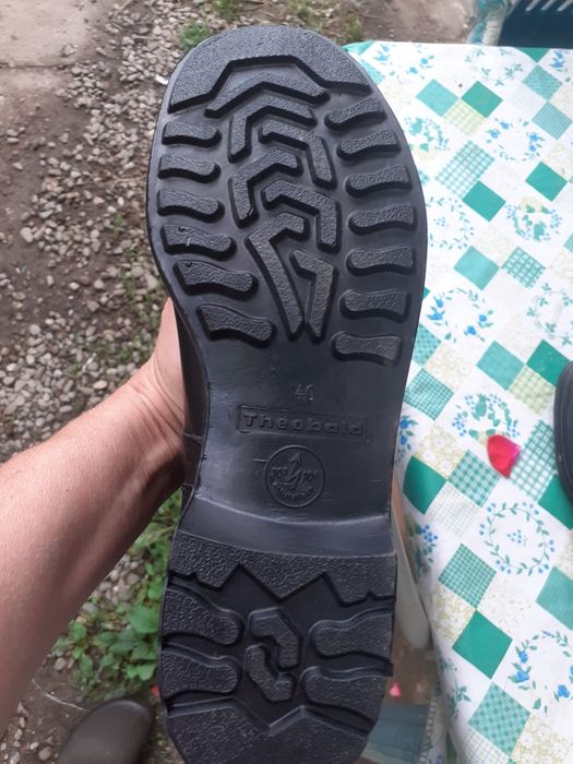 Cizme cu bombeu,piele,noi/40